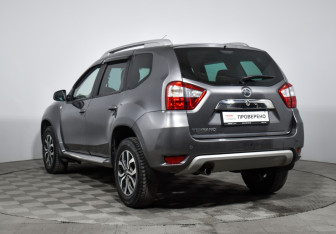 Подержанный автомобиль Nissan Terrano 2015 года (7 фото)