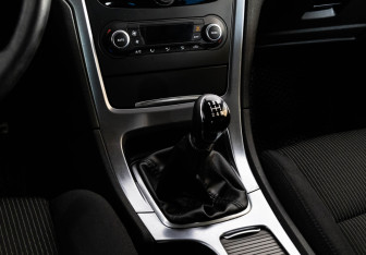 Подержанный автомобиль Ford Mondeo Sedan 2013 года (12 фото)