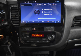 Подержанный автомобиль Mitsubishi Outlander 2019 года (15 фото)