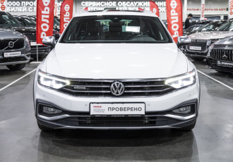 Подержанный автомобиль Volkswagen Passat Wagon 2019 года (4 фото)