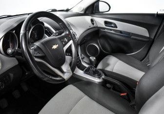 Подержанный автомобиль Chevrolet Cruze Sedan 2014 года (9 фото)