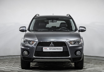 Подержанный автомобиль Mitsubishi Outlander 2012 года (2 фото)