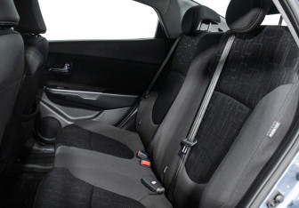 Подержанный автомобиль Kia Rio Sedan 2013 года (10 фото)