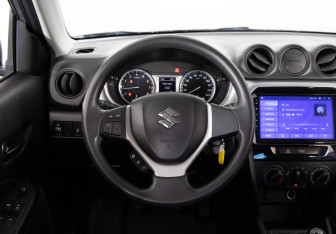 Подержанный автомобиль Suzuki Vitara 2015 года (10 фото)