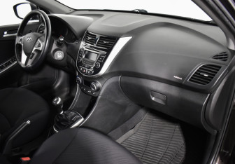 Подержанный автомобиль Hyundai Solaris Sedan 2015 года (12 фото)