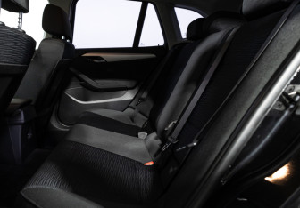 Подержанный автомобиль BMW X1 2012 года (10 фото)