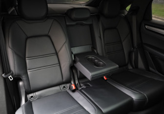 Подержанный автомобиль Porsche Cayenne 2021 года (32 фото)