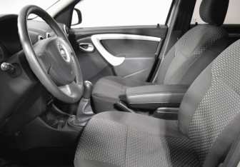 Подержанный автомобиль LADA (ВАЗ) Largus Wagon 2014 года (10 фото)