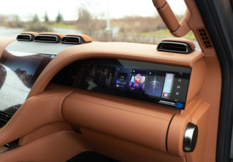 Подержанный автомобиль BYD Yangwang U8 2023 года (23 фото)