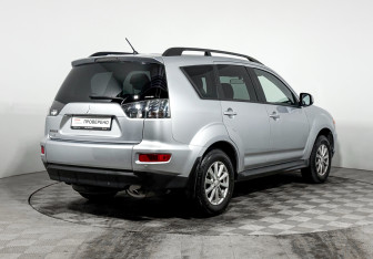Подержанный автомобиль Mitsubishi Outlander 2011 года (5 фото)