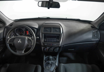 Подержанный автомобиль Mitsubishi ASX 2013 года (9 фото)