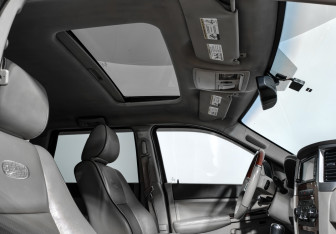 Подержанный автомобиль Jeep Grand Cherokee 2008 года (20 фото)