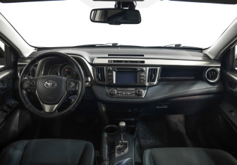Подержанный автомобиль Toyota RAV4 2013 года (9 фото)