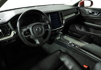 Подержанный автомобиль Volvo S60 2019 года (11 фото)