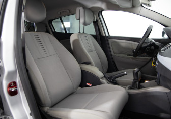 Подержанный автомобиль Renault Megane Hatchback 2011 года (11 фото)