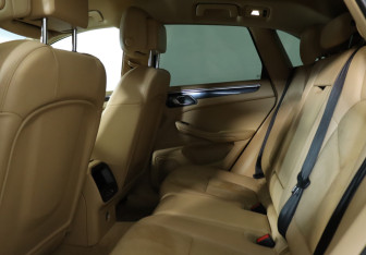 Подержанный автомобиль Porsche Macan 2014 года (23 фото)