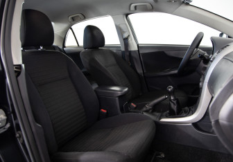 Подержанный автомобиль Toyota Corolla Sedan 2008 года (10 фото)