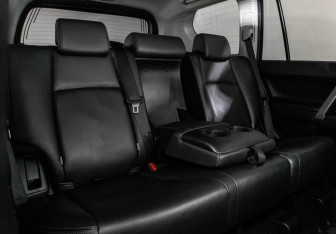 Подержанный автомобиль Toyota Land Cruiser Prado 2016 года (24 фото)