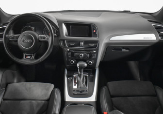 Подержанный автомобиль Audi Q5 2015 года (13 фото)