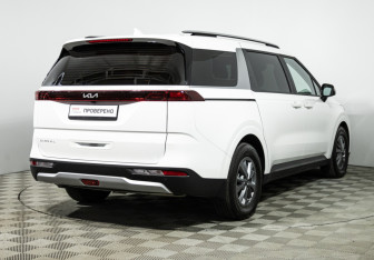 Подержанный автомобиль Kia Carnival 2021 года (5 фото)