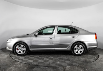 Подержанный автомобиль Skoda Octavia Liftback 2012 года (8 фото)