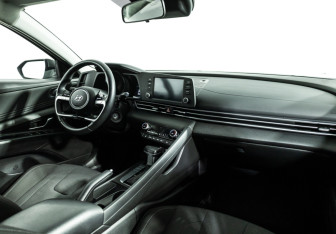 Подержанный автомобиль Hyundai Elantra Sedan 2020 года (9 фото)