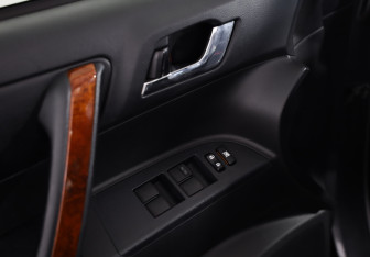 Подержанный автомобиль Toyota Highlander 2011 года (23 фото)