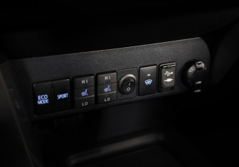 Подержанный автомобиль Toyota RAV4 2017 года (16 фото)