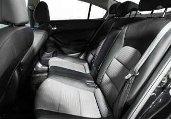 Подержанный автомобиль Kia Cerato Sedan 2013 года (10 фото)