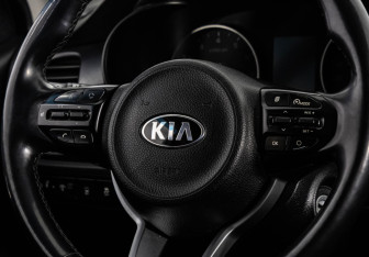 Подержанный автомобиль Kia Rio Hatchback 2018 года (11 фото)