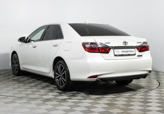 Подержанный автомобиль Toyota Camry Sedan 2016 года (7 фото)