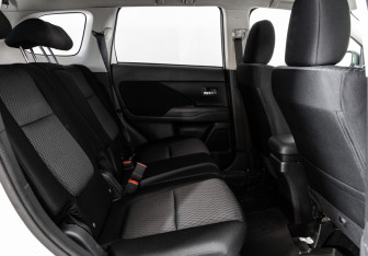 Подержанный автомобиль Mitsubishi Outlander 2012 года (17 фото)