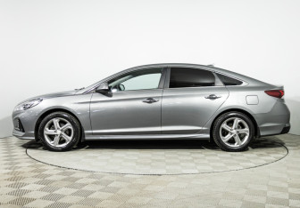Подержанный автомобиль Hyundai Sonata 2017 года (8 фото)