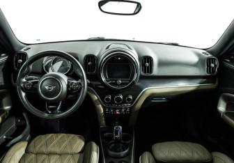 Подержанный автомобиль MINI Countryman 2019 года (13 фото)