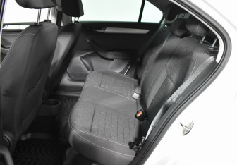 Подержанный автомобиль Skoda Rapid Liftback 2020 года (11 фото)