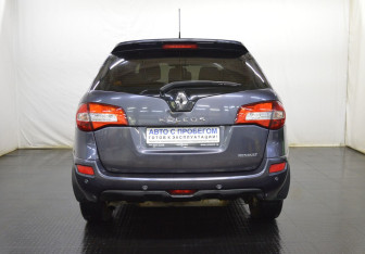 Подержанный автомобиль Renault Koleos 2010 года (6 фото)