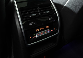 Подержанный автомобиль BMW X7 2021 года (21 фото)