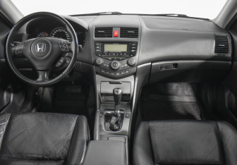 Подержанный автомобиль Honda Accord Sedan 2006 года (13 фото)
