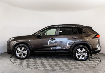 Подержанный автомобиль Toyota RAV4 2020 года (8 фото)