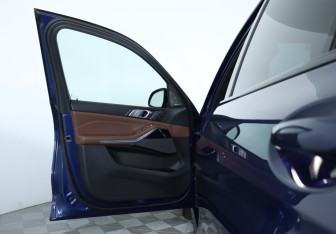 Подержанный автомобиль BMW X7 2020 года (17 фото)