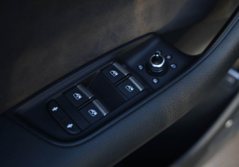 Подержанный автомобиль Audi Q7 2017 года (24 фото)