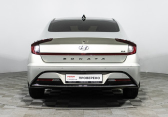 Подержанный автомобиль Hyundai Sonata 2020 года (6 фото)