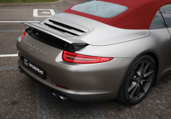 Подержанный автомобиль Porsche 911 Convertible 2013 года (3 фото)