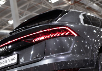 Подержанный автомобиль Audi Q8 2020 года (10 фото)