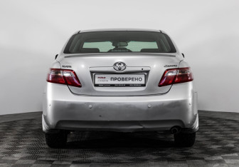 Подержанный автомобиль Toyota Camry Sedan 2008 года (6 фото)