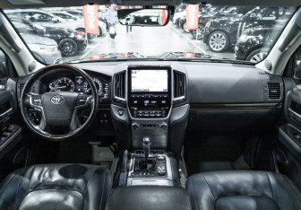 Подержанный автомобиль Toyota Land Cruiser Suv 2018 года (14 фото)