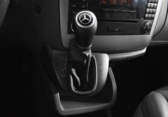 Подержанный автомобиль Mercedes-Benz Viano 2007 года (16 фото)