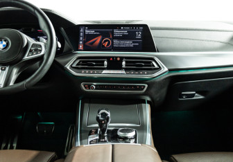 Подержанный автомобиль BMW X5 2020 года (14 фото)