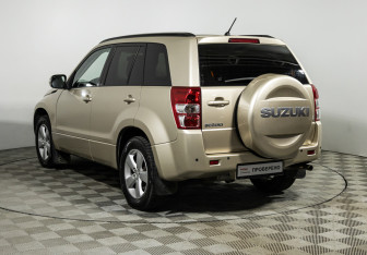 Подержанный автомобиль Suzuki Grand Vitara 2010 года (7 фото)