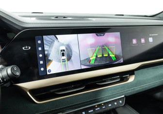 Подержанный автомобиль Geely Monjaro 2023 года (17 фото)